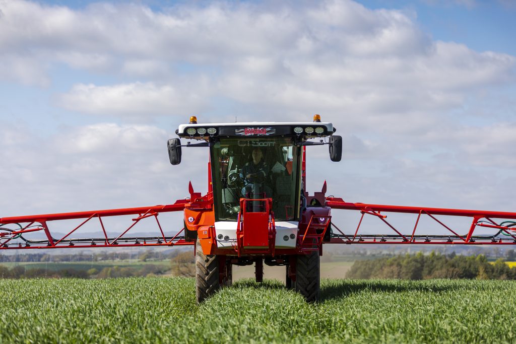 crop sprayer applying Nitrogen